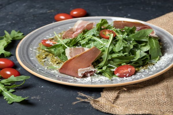 Close-up of Grilled Peach and Prosciutto Salad