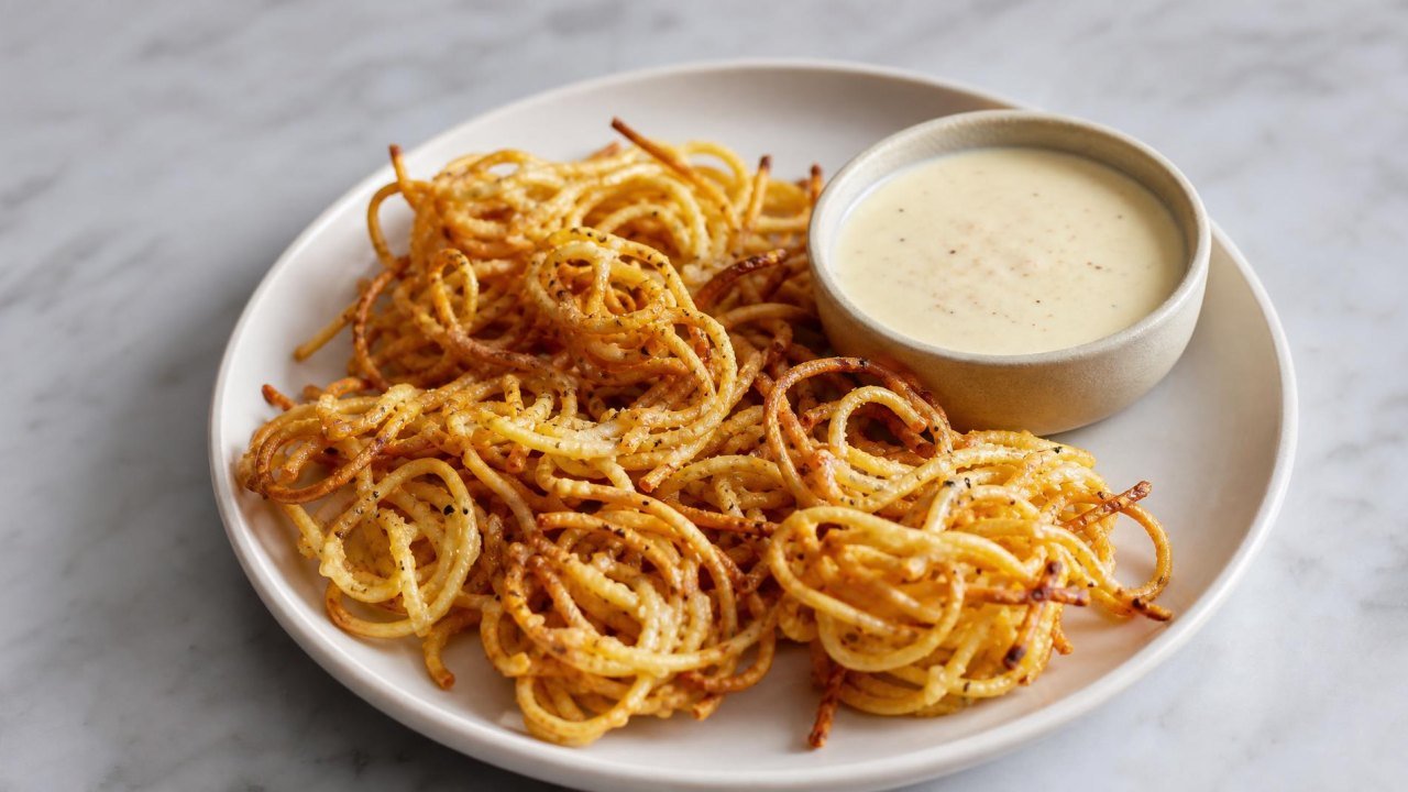 Spaghetti Chips with Alfredo Dip