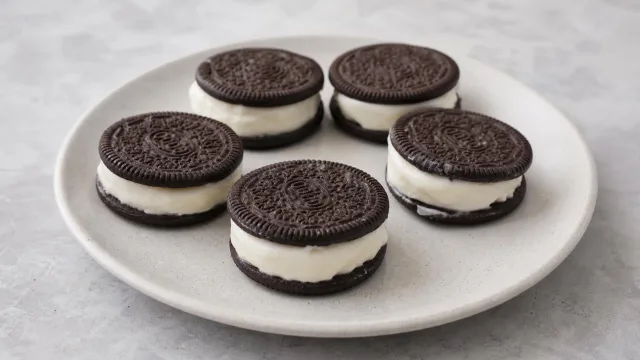 Frozen Greek Yogurt Cookie Sandwiches recipe