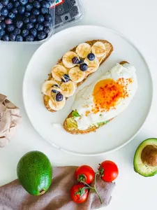 Spicy Tuna & Avocado Egg Toasts